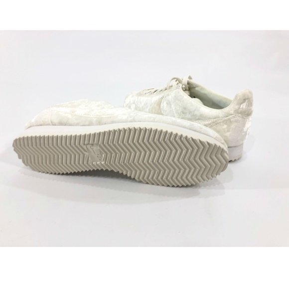 Nike Cortez Classic LX Sail Velvet AA3255-100 - Picture 2 of 8